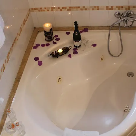 Le Chiavi Di San Francesco Aparthotel 4*