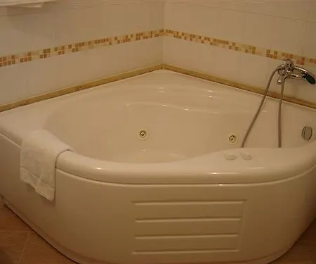Le Chiavi Di San Francesco Aparthotel 4*